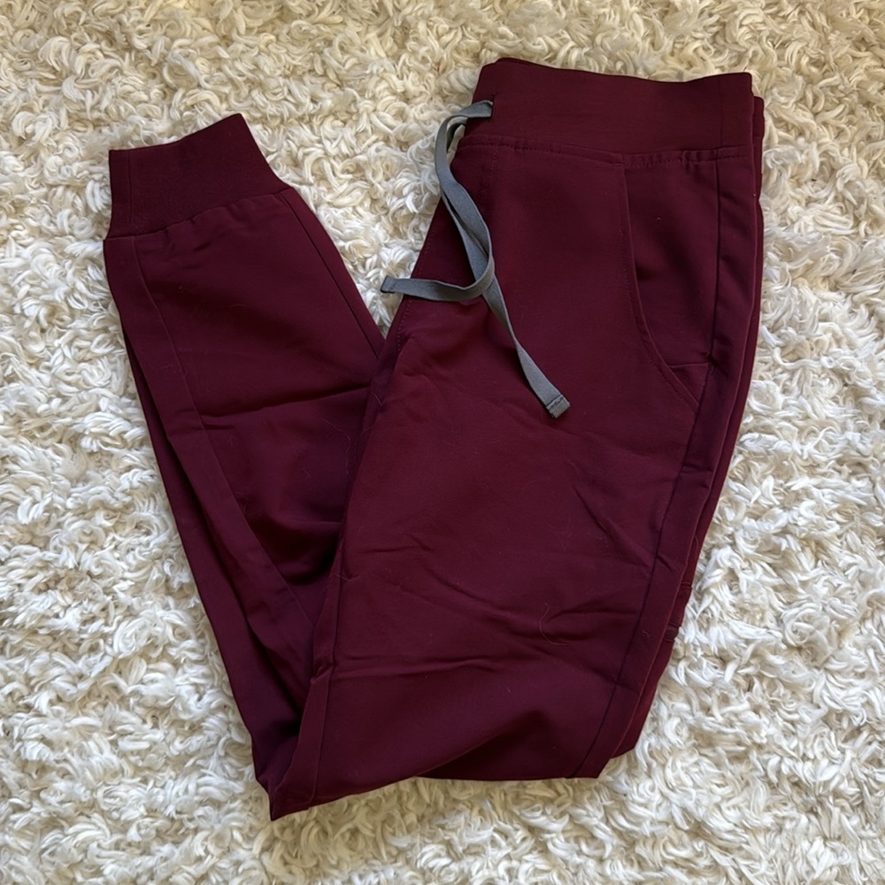 FIGS XS Joggers in Burgundy